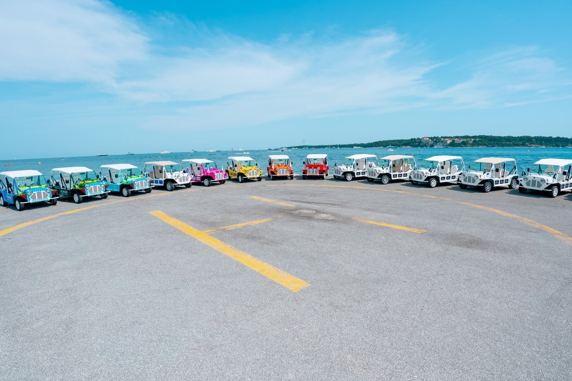 Mini Moke électrique sur la Côte d'Azur
