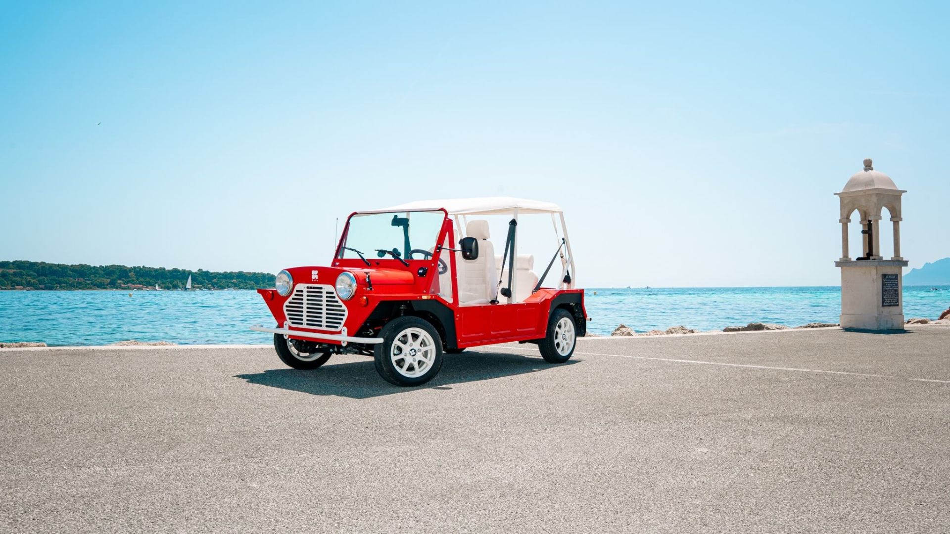 Mini Moke électrique sur la Côte d'Azur