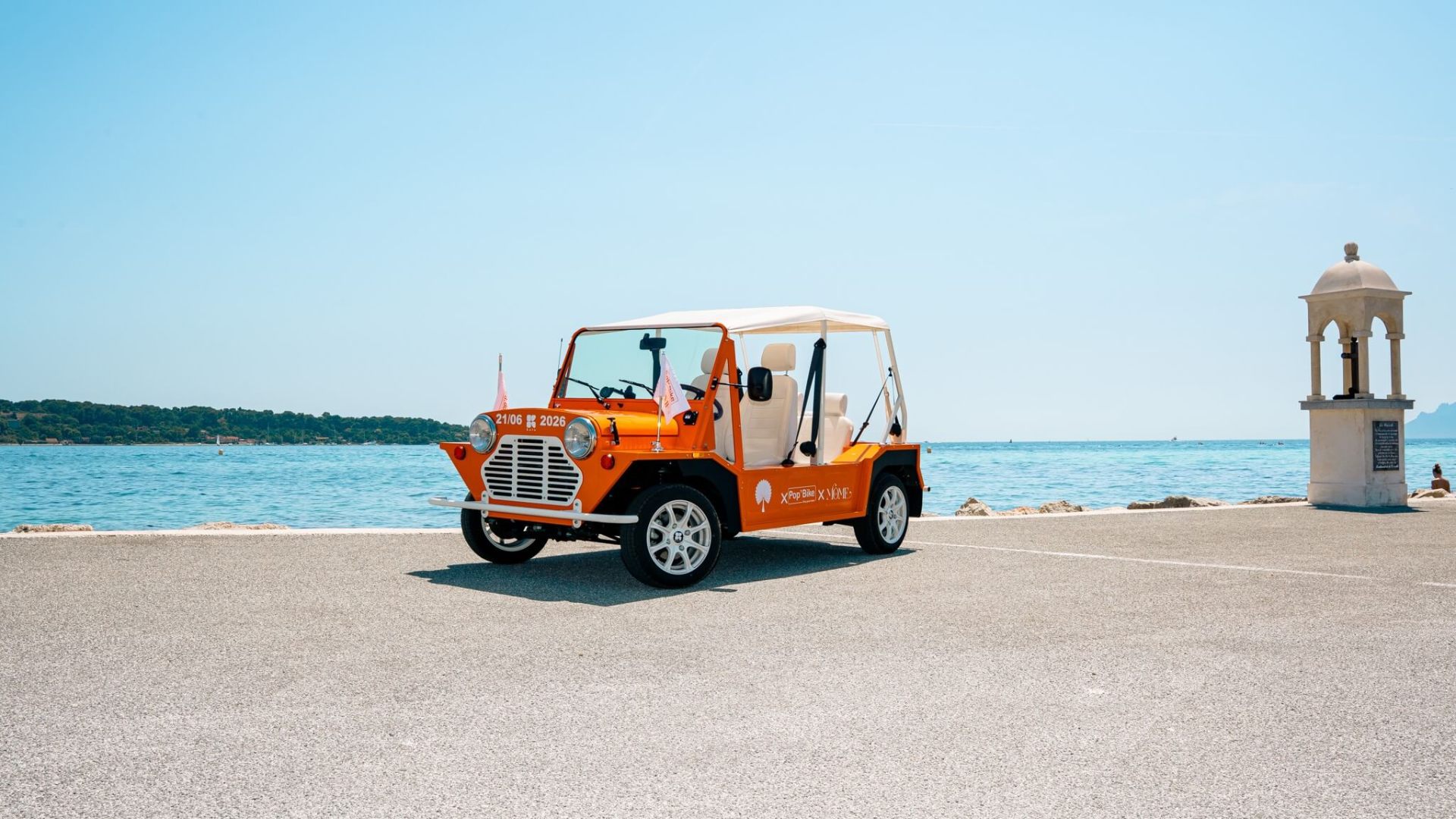 Mini Moke électrique sur la Côte d'Azur